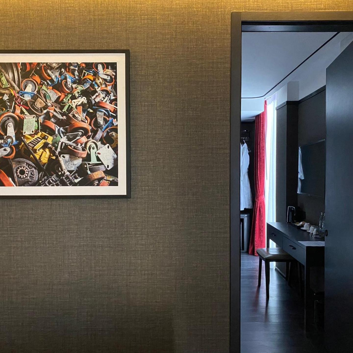 The Gravitique Hotel Khaosan