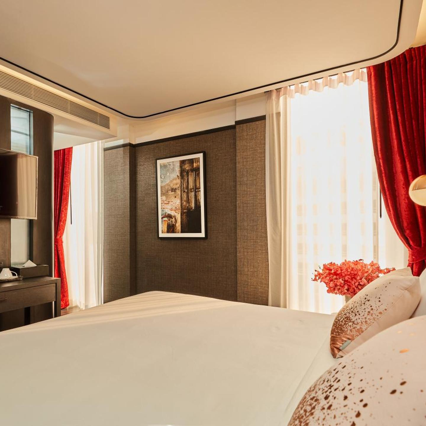 The Gravitique Hotel Khaosan