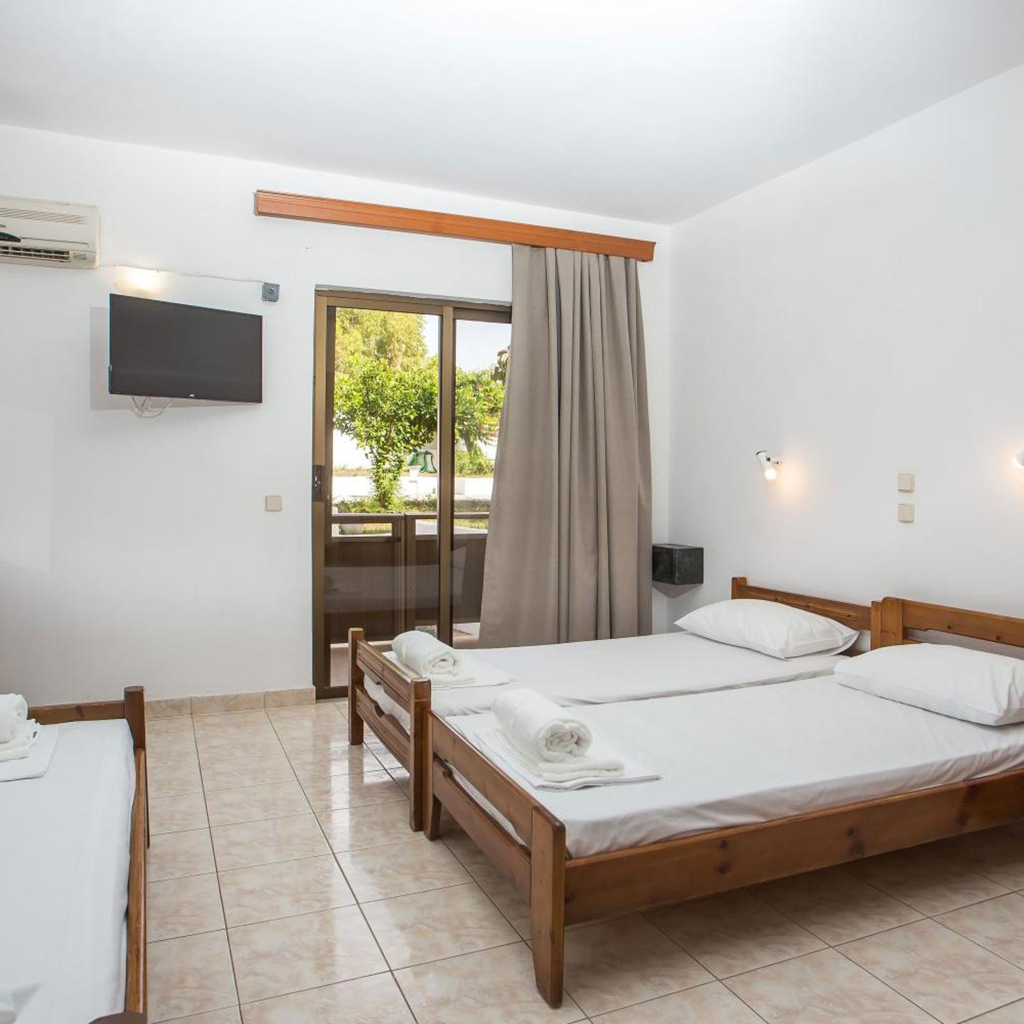 Nikos BnB