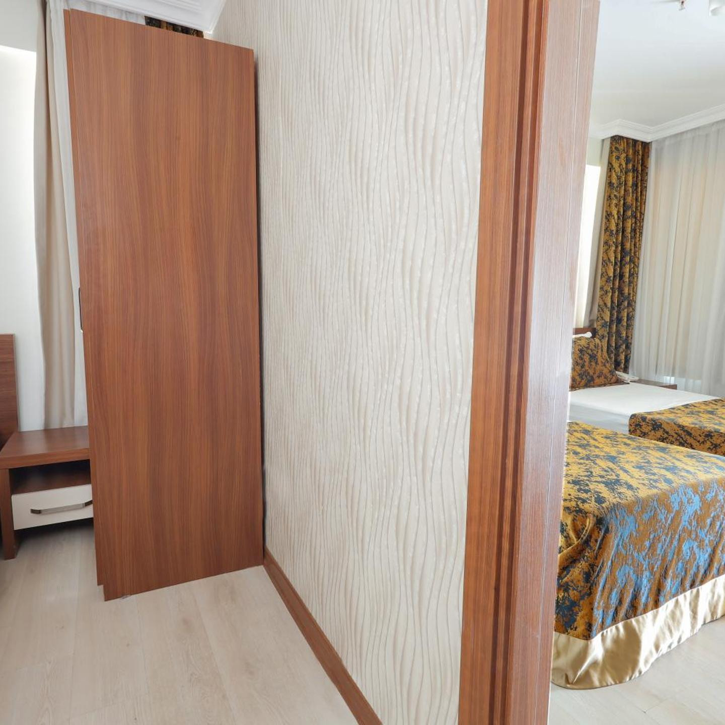 The Corner Park Hotel