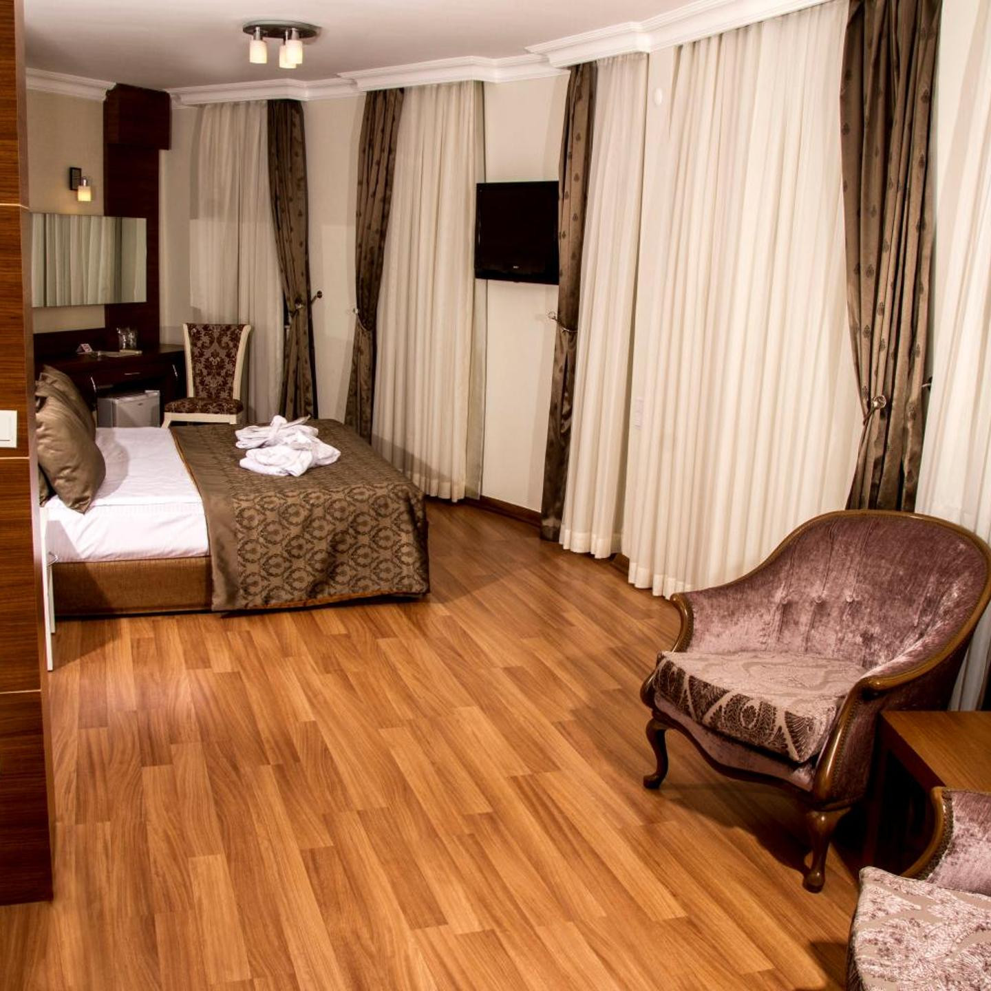 The Corner Park Hotel