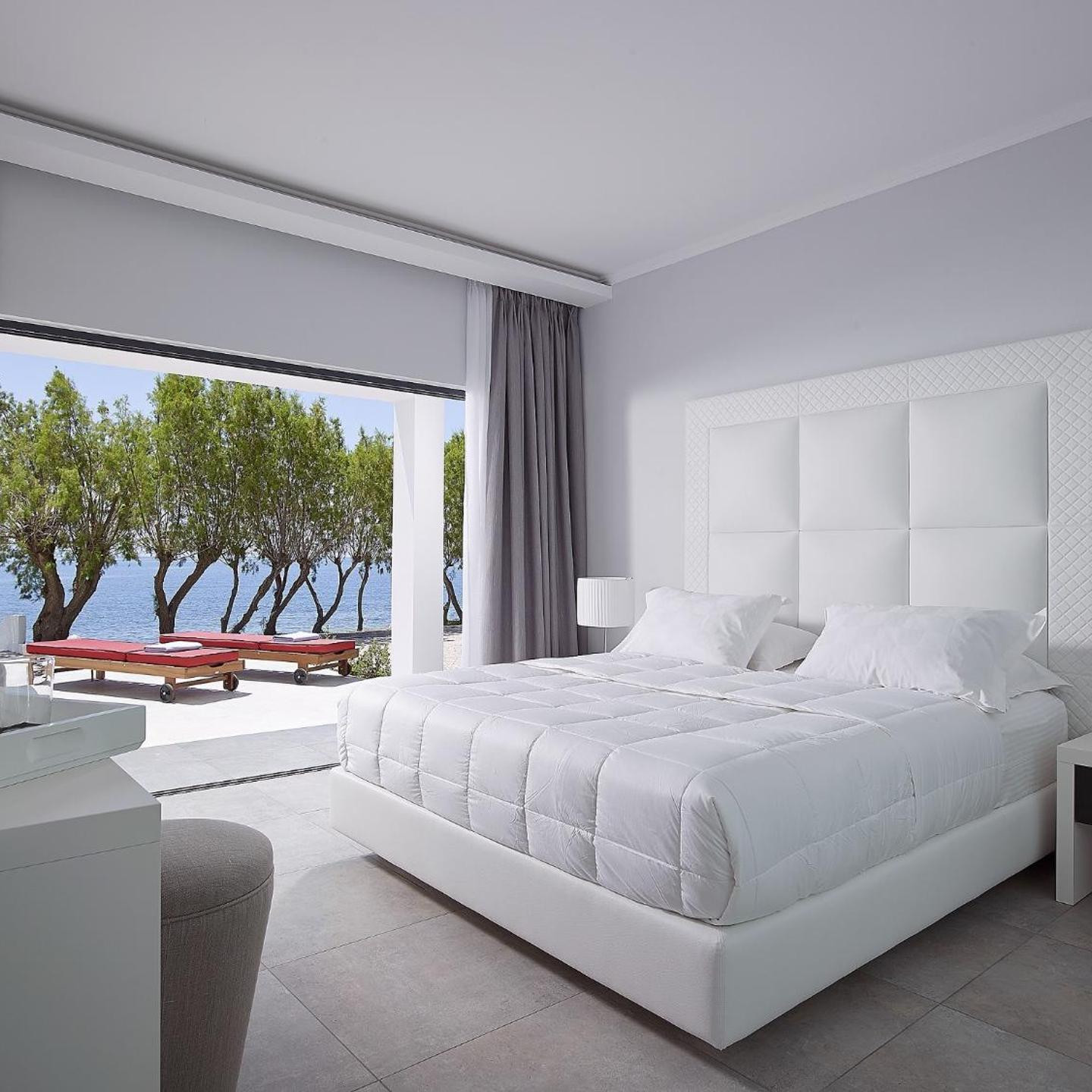 Dimitra Beach Hotel & Suites