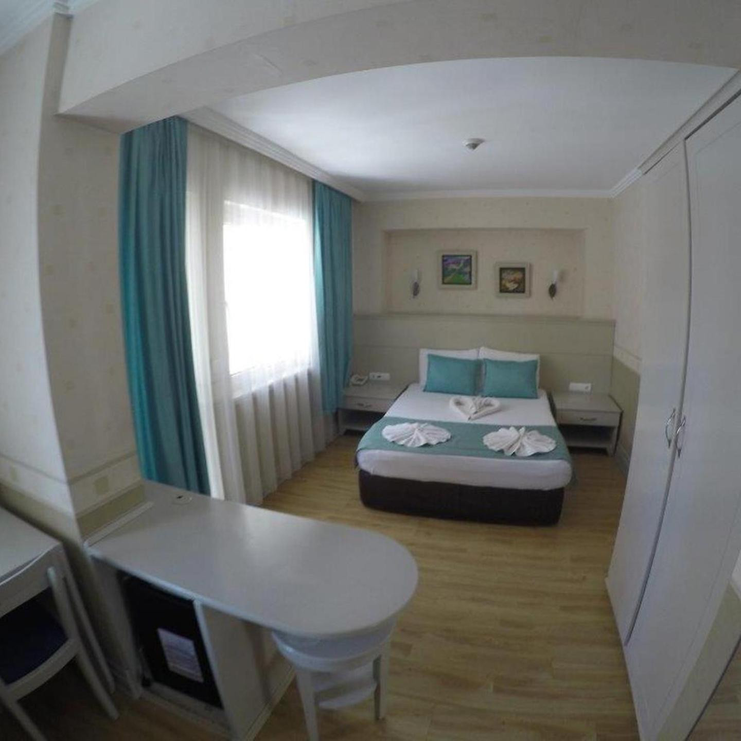 Almena Hotel