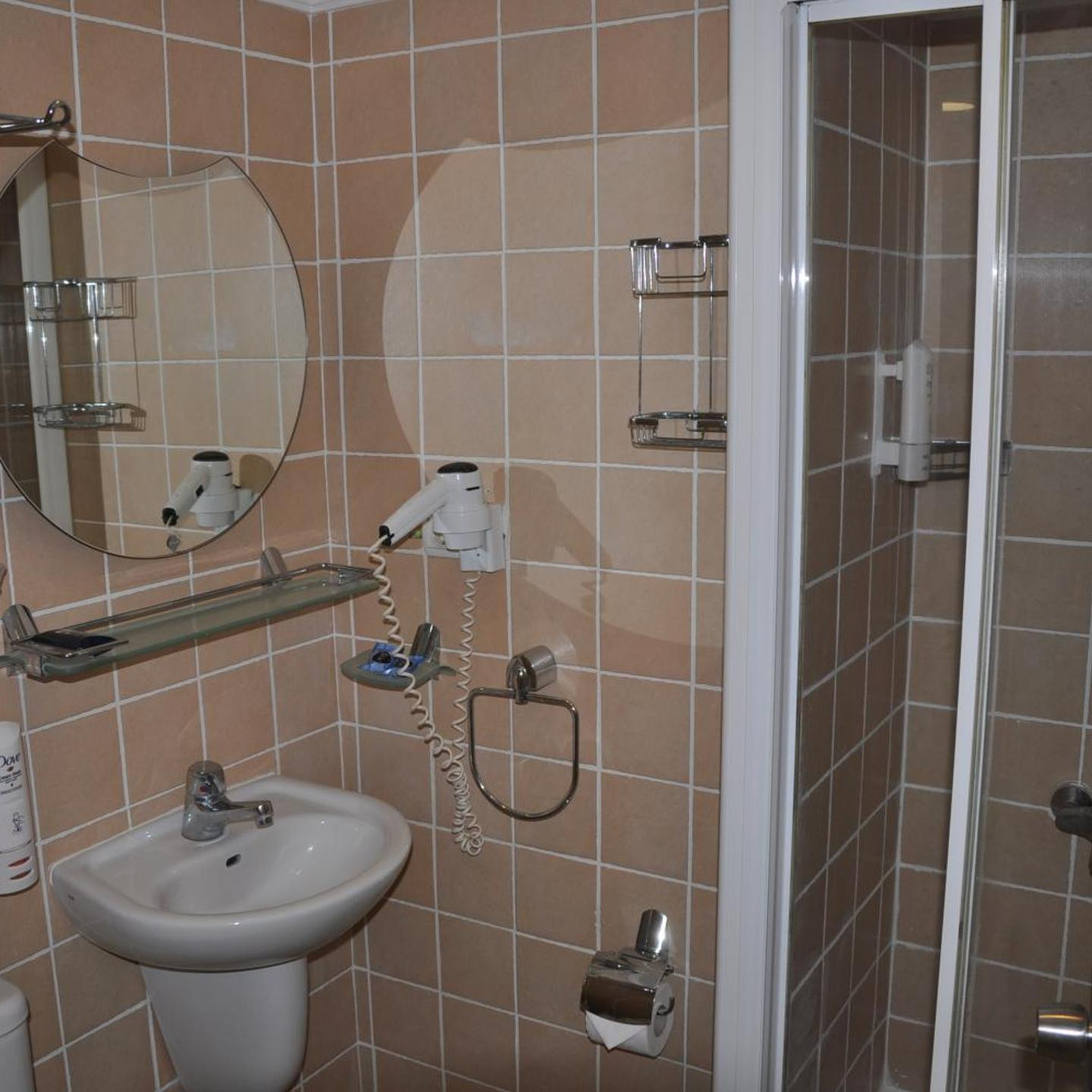 Almena Hotel