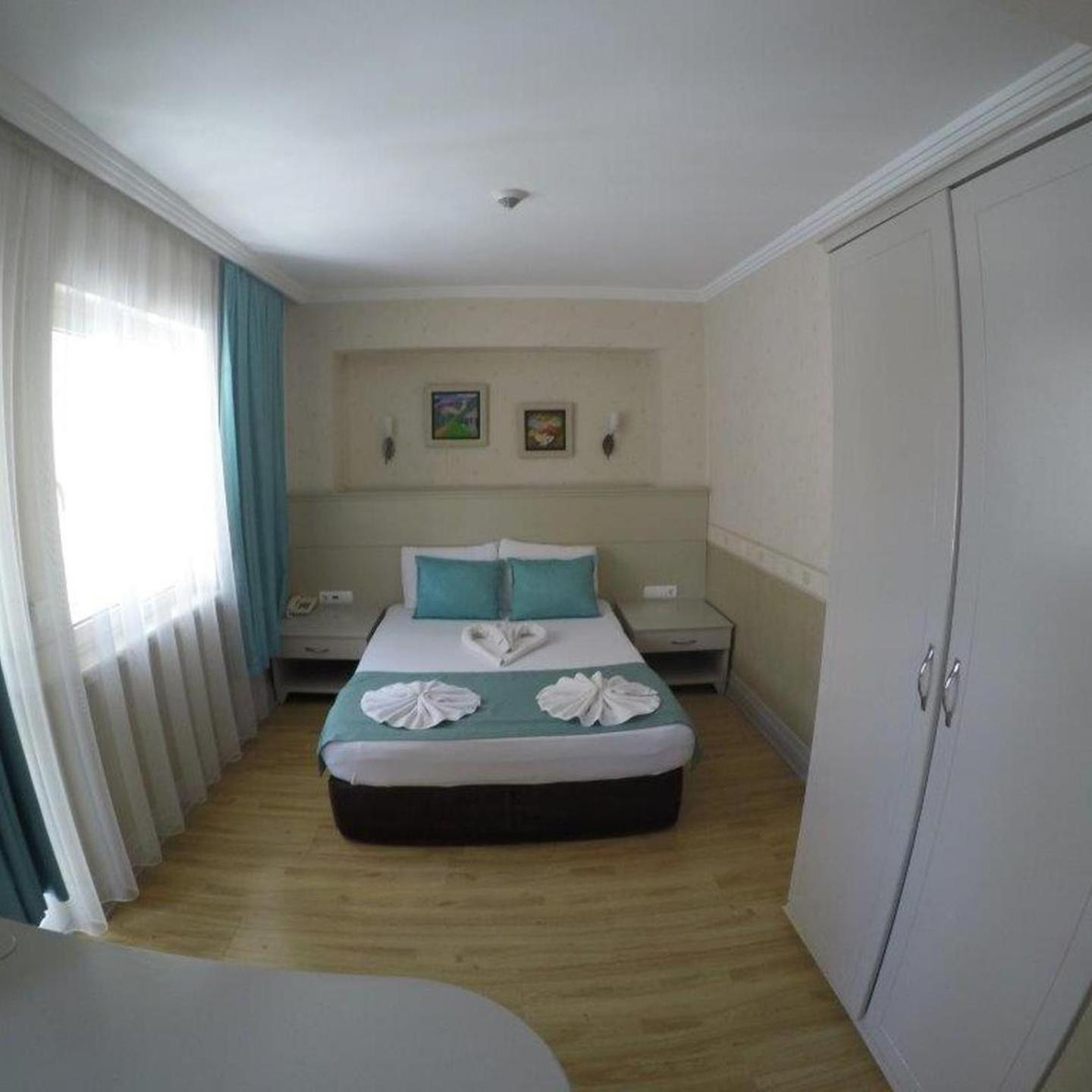 Almena Hotel