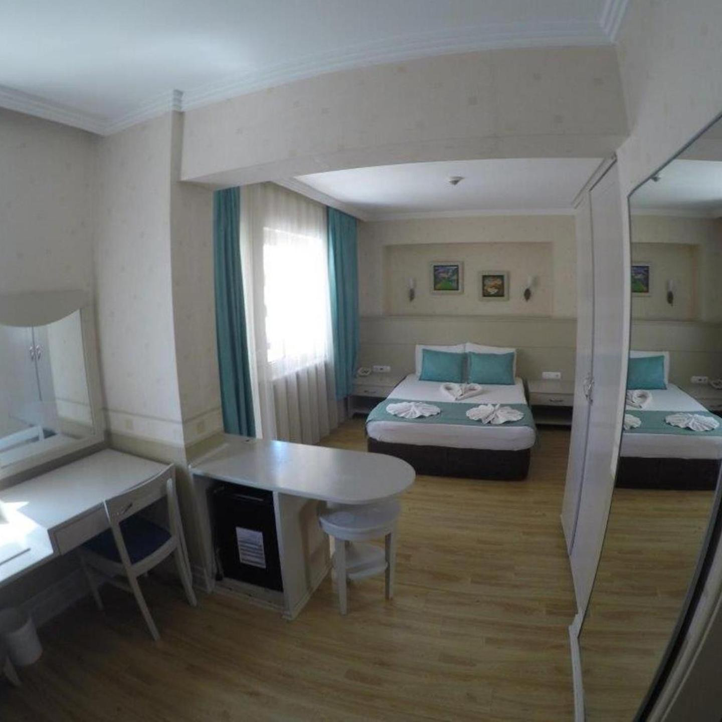 Almena Hotel