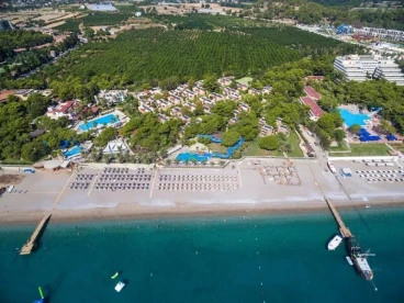 Pirate&apos;s Beach Club