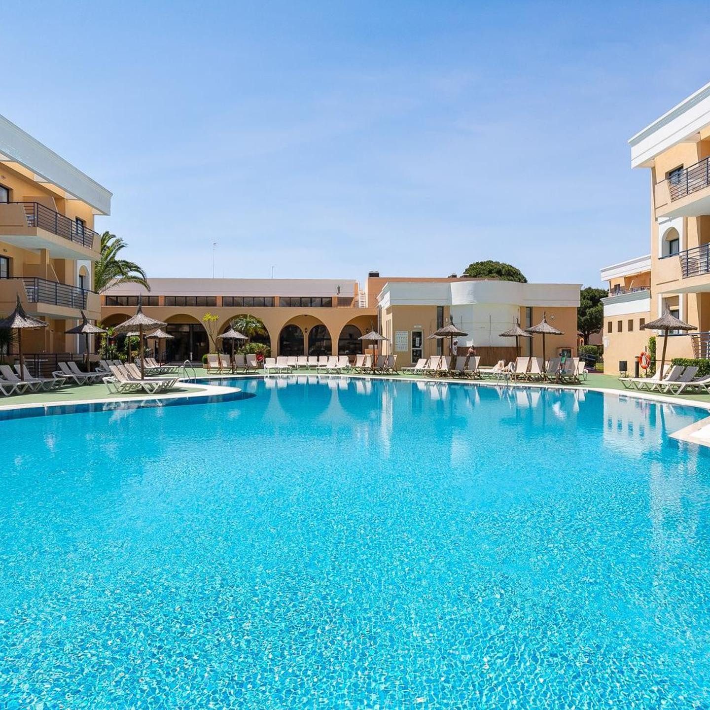 Sol Sancti Petri Aparthotel