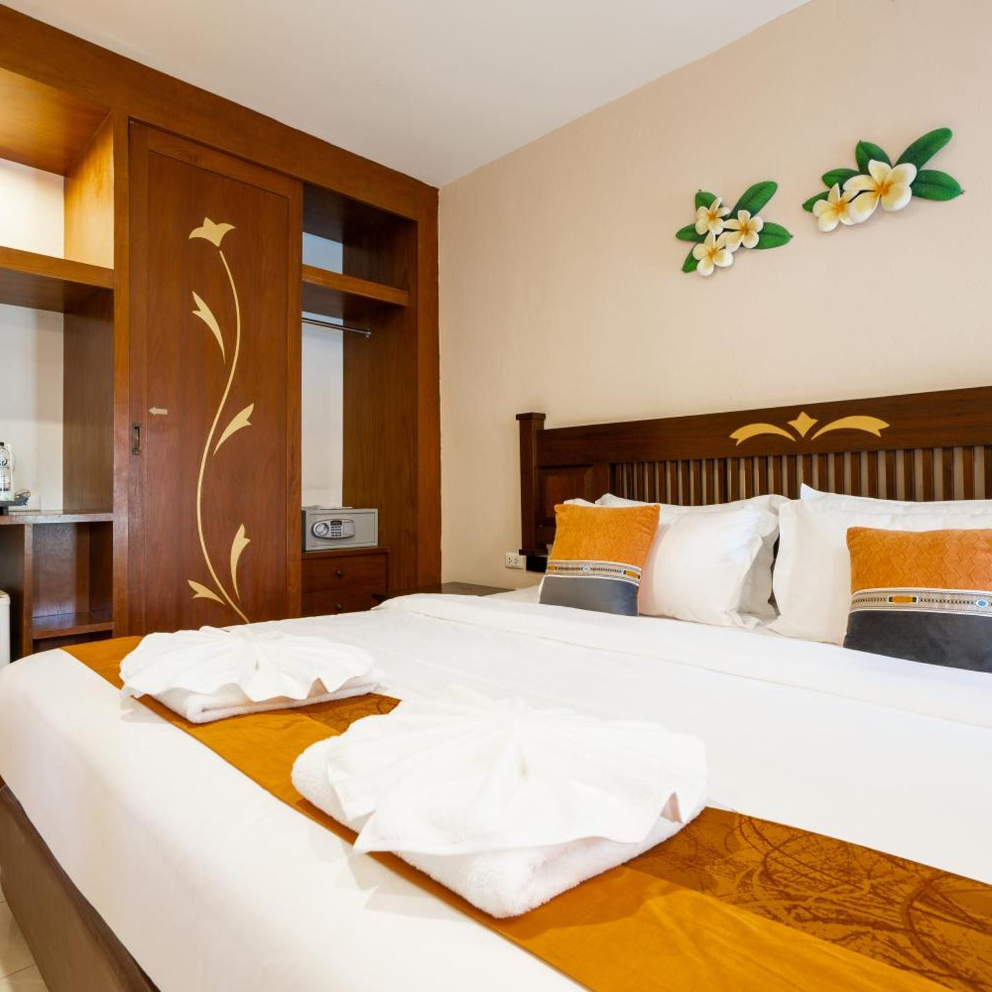 Phuket Leelavadee Hua Ting Resort