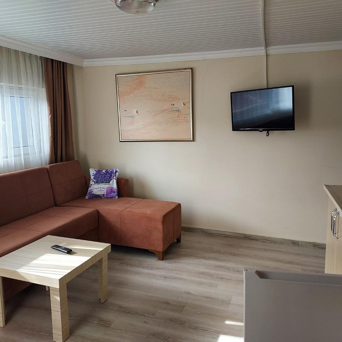 Larsens Suit Hotel