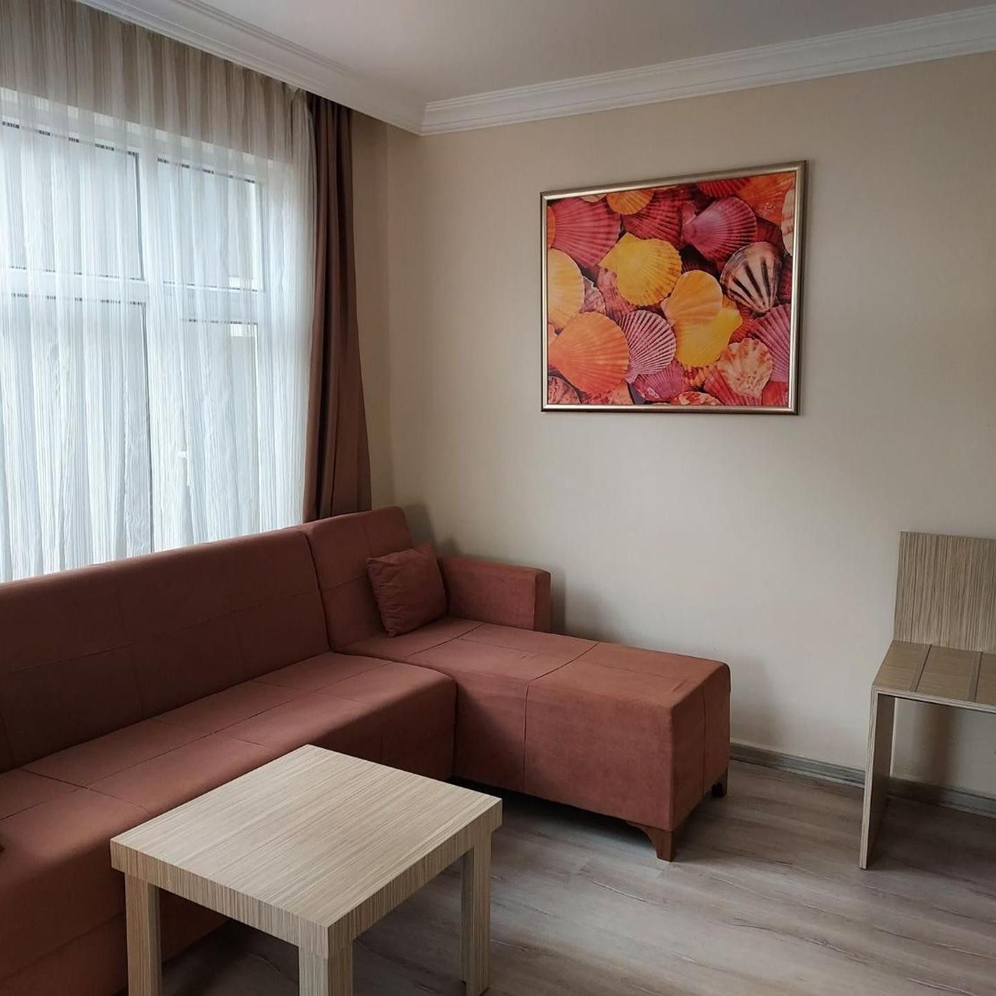 Larsens Suit Hotel