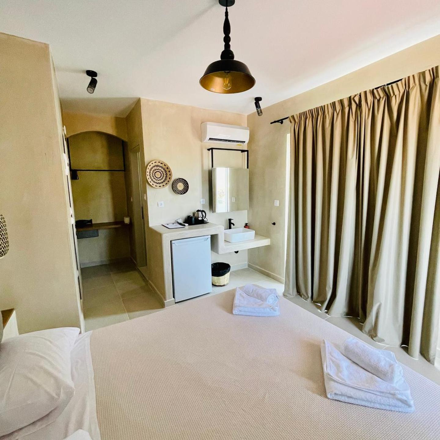 Atma Beach Rooms & Suites