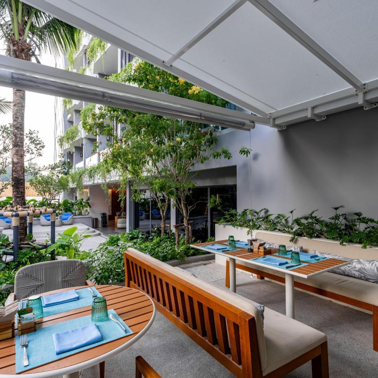 La Green Hotel and Residence