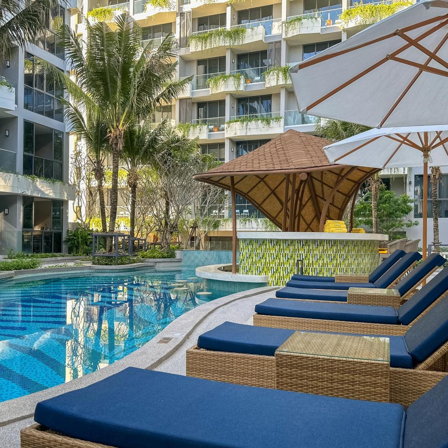 La Green Hotel and Residence