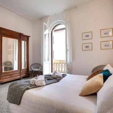 Magenta Apartment by Mamo Florence
