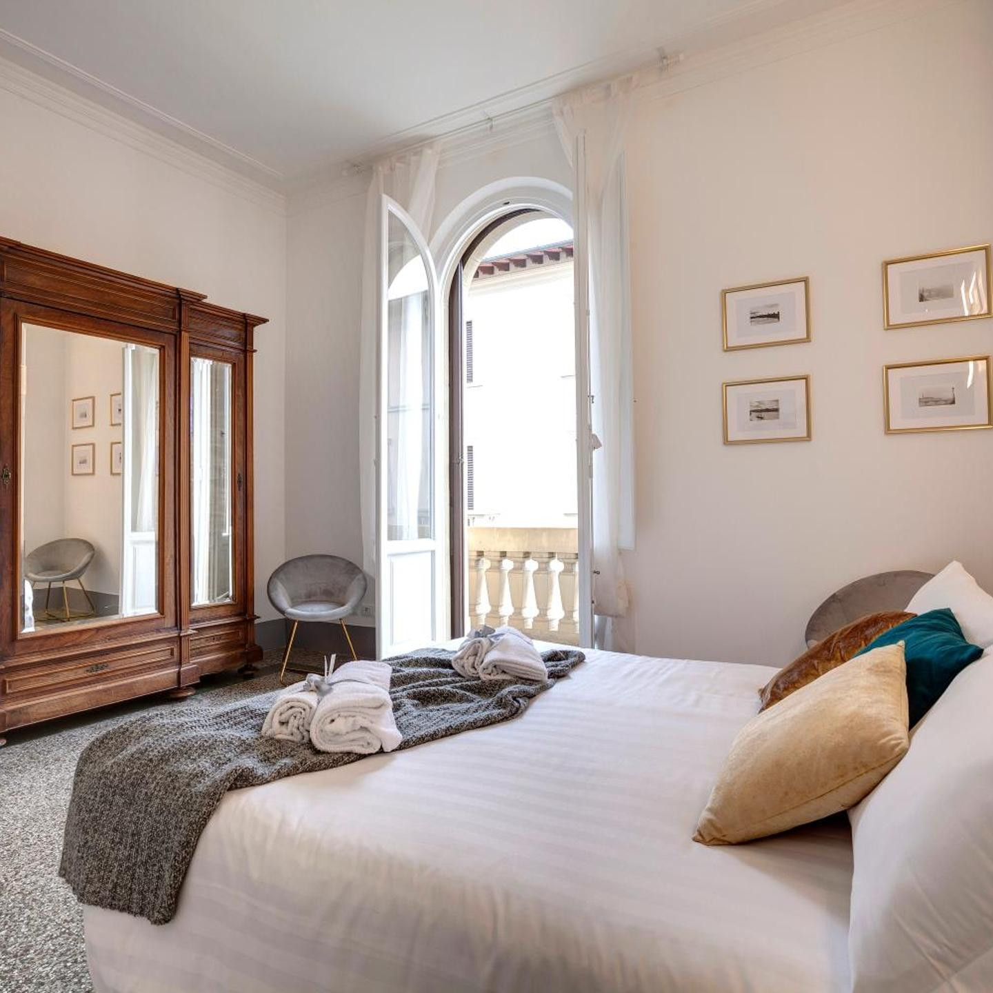 Magenta Apartment by Mamo Florence