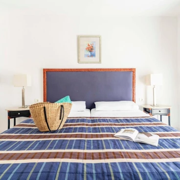 Ona Beverly Hills Heights