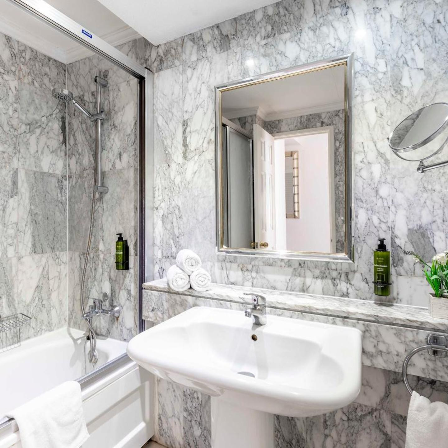 Ona Beverly Hills Heights