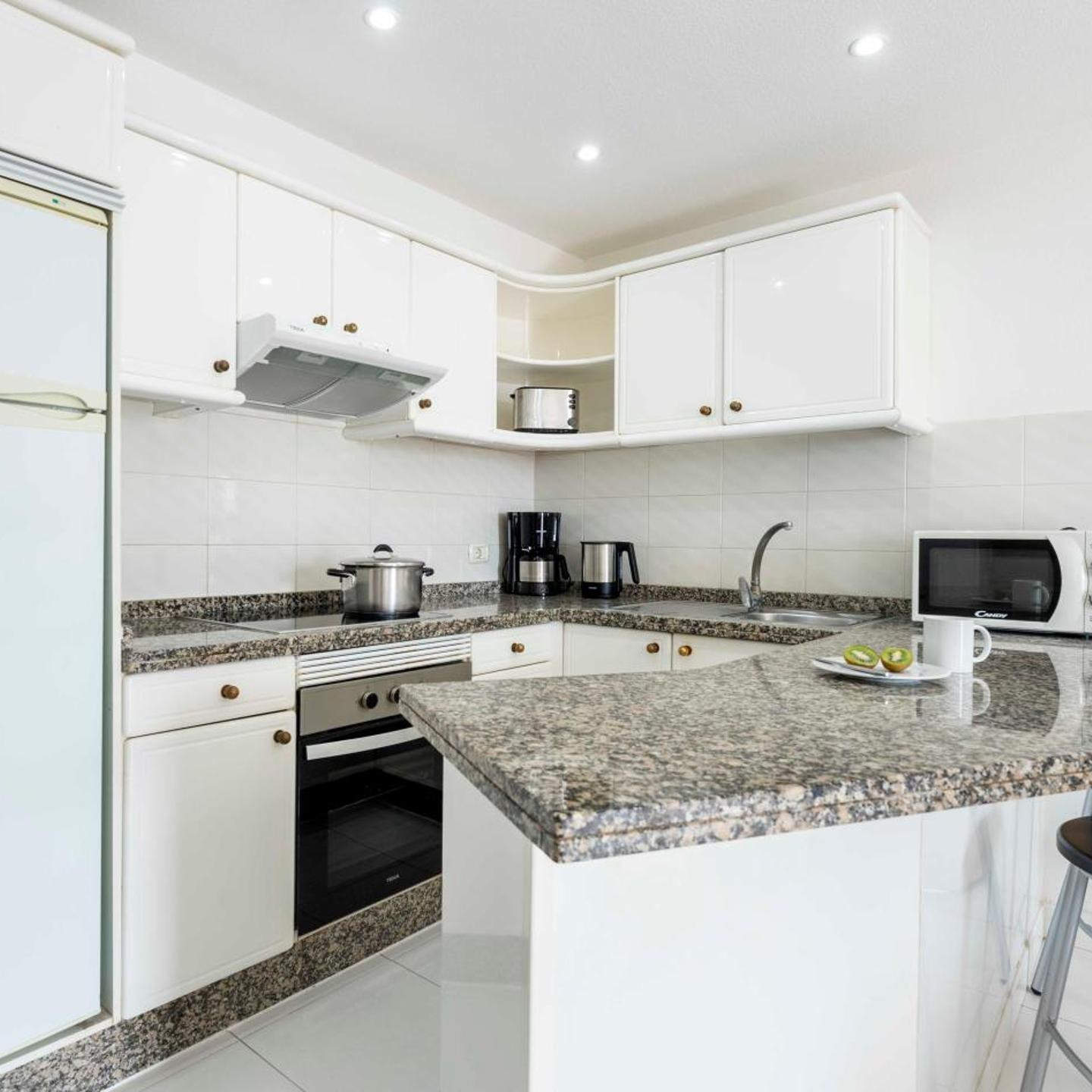 Ona Beverly Hills Heights