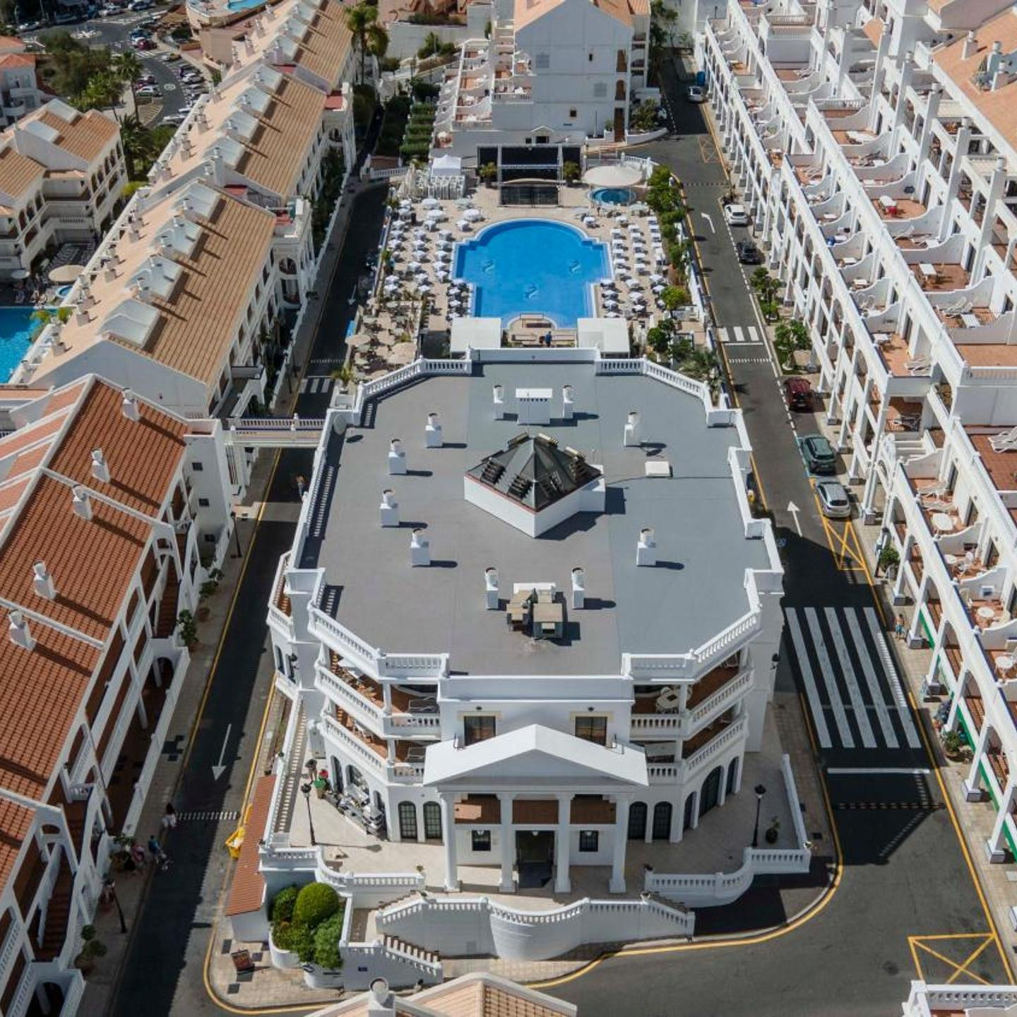 Ona Hollywood Mirage