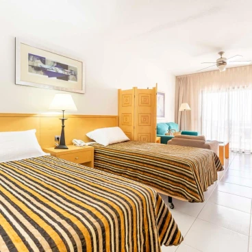 Ona Hollywood Mirage