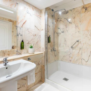 Ona Hollywood Mirage