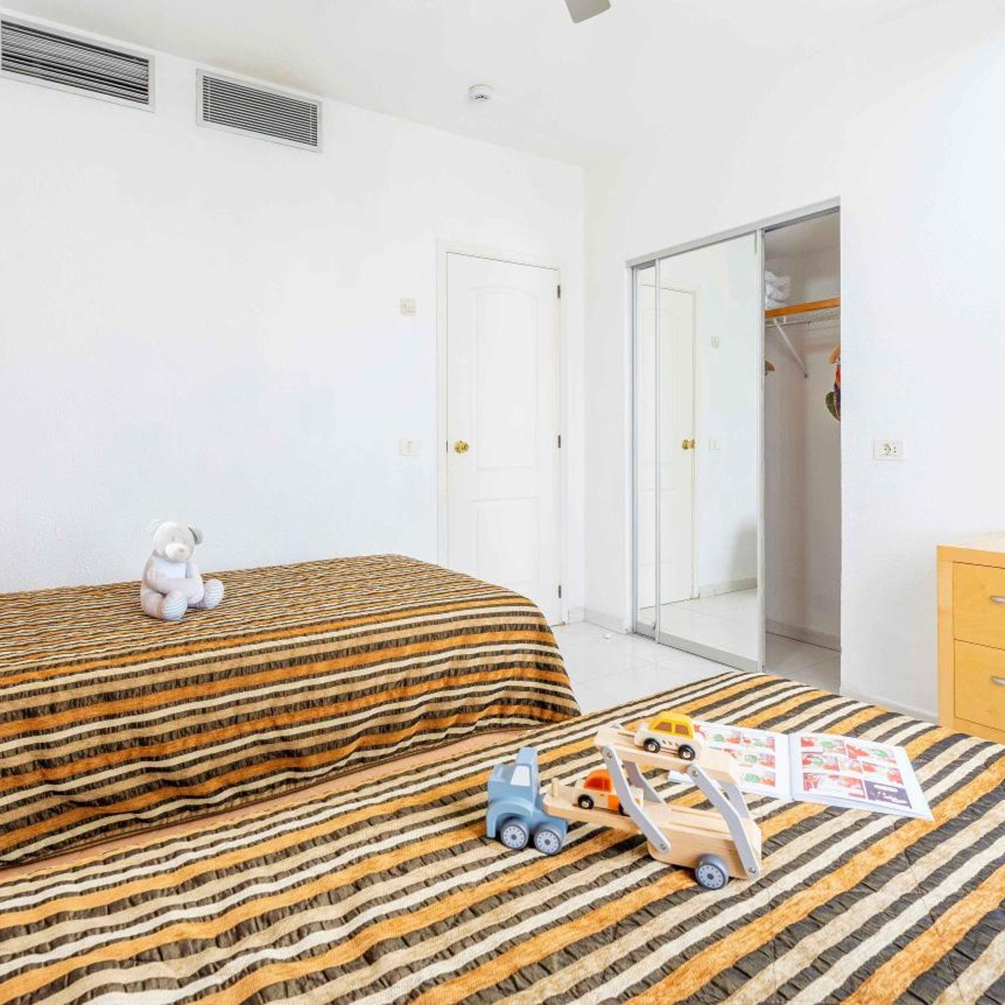 Ona Hollywood Mirage