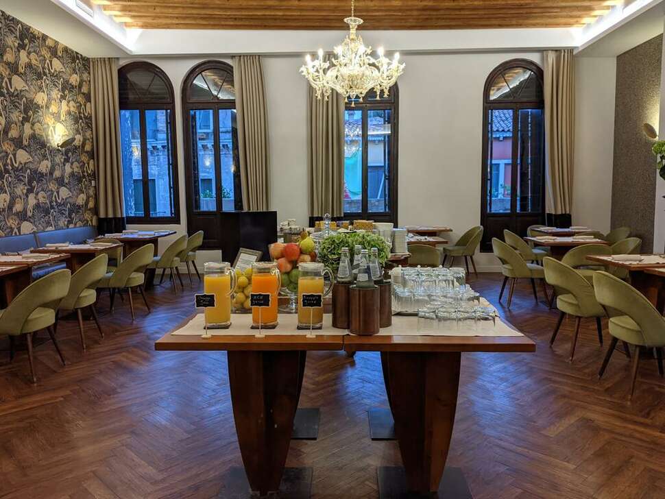 Sonder Salute Palace