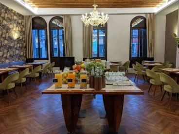 Sonder Salute Palace