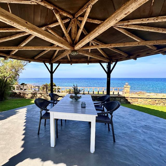 Genari beach apartments