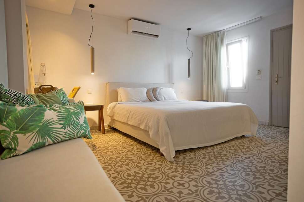 Adonis Hotel Studios & Appartementen