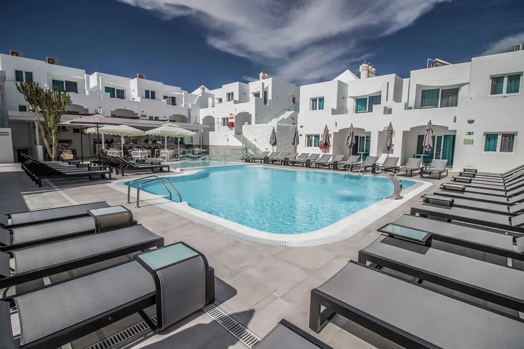 TIME TO SMILE Apartamentos Guinate Club