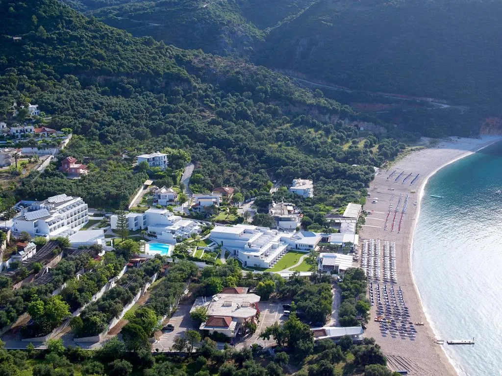 Lichnos Beach Hotel&Suites