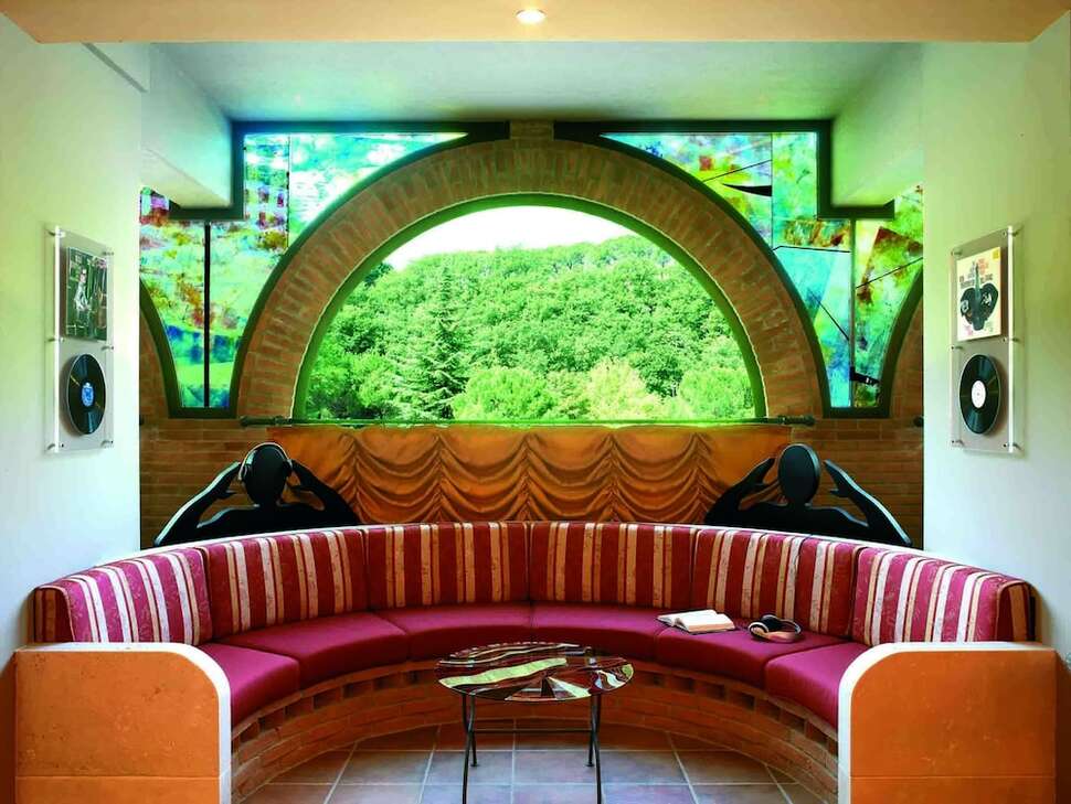 Gio Wine and Jazz Area