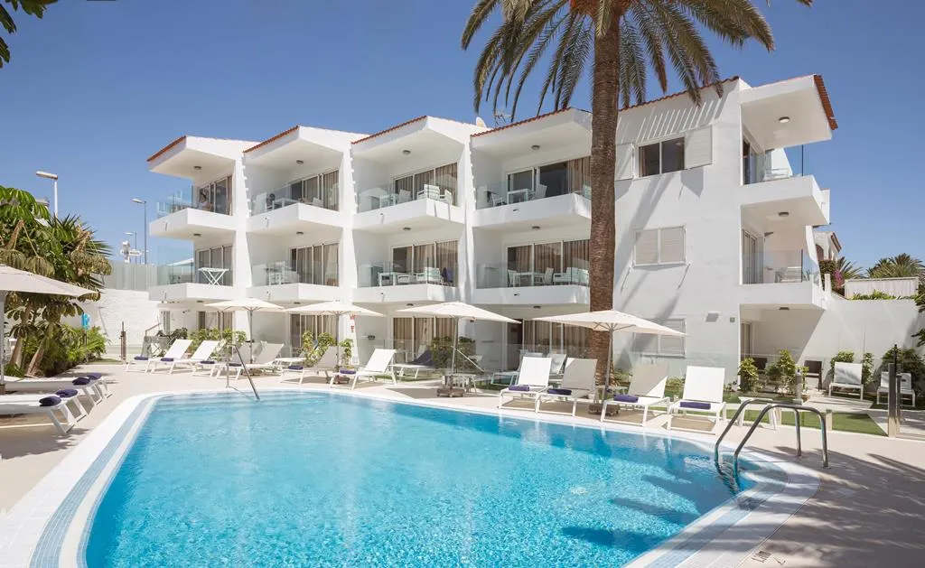 Las Tejas Apartments