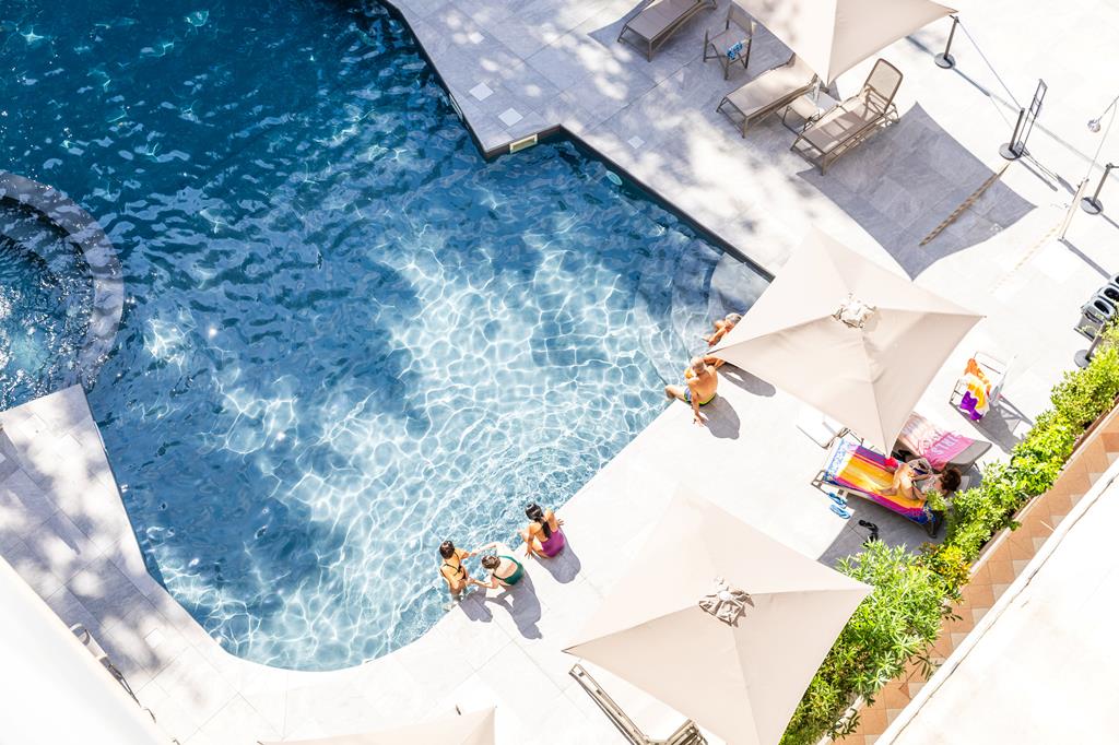 Executive Evolution Hotel