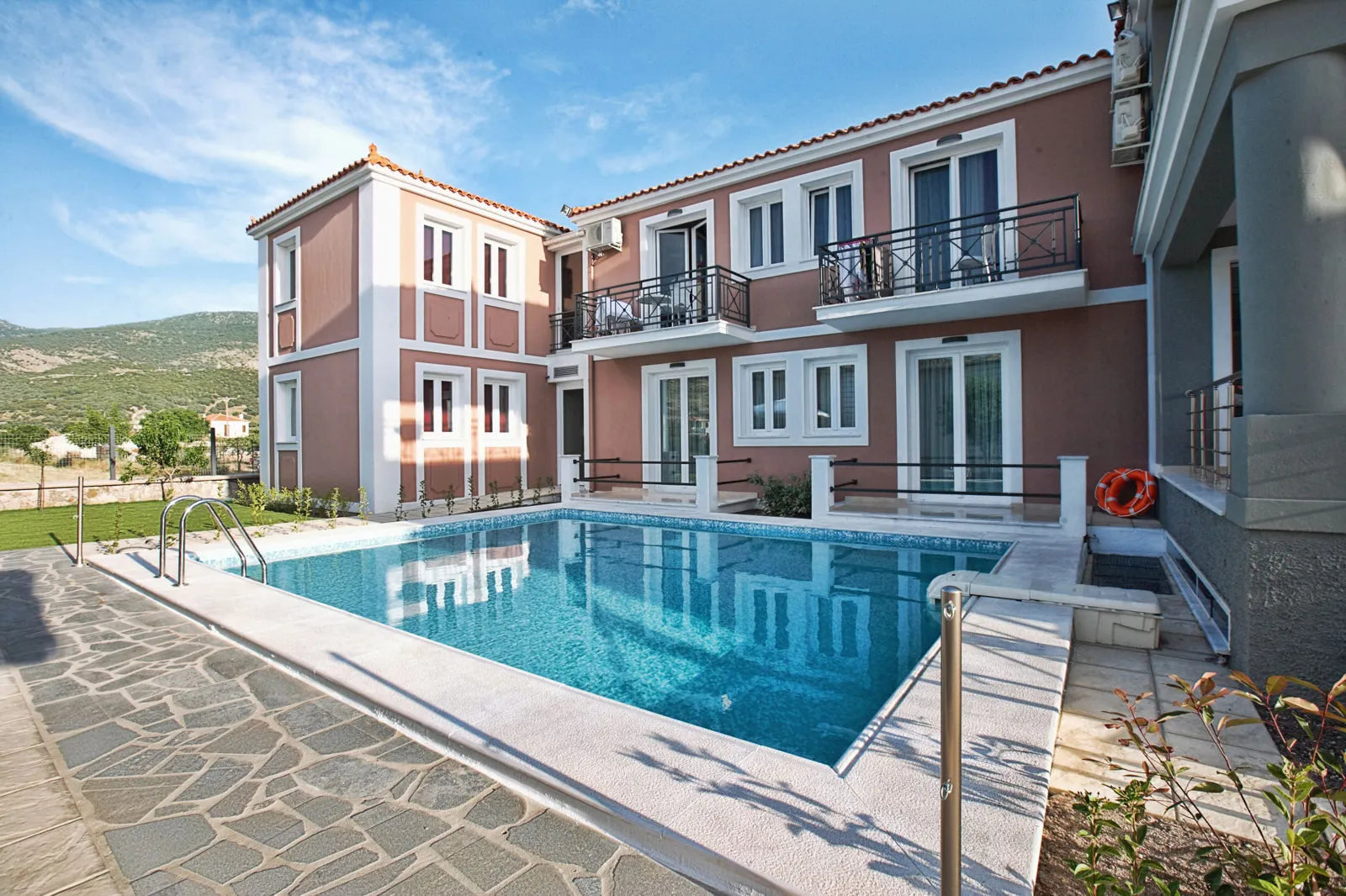 Sun&Sea Luxury Hotel