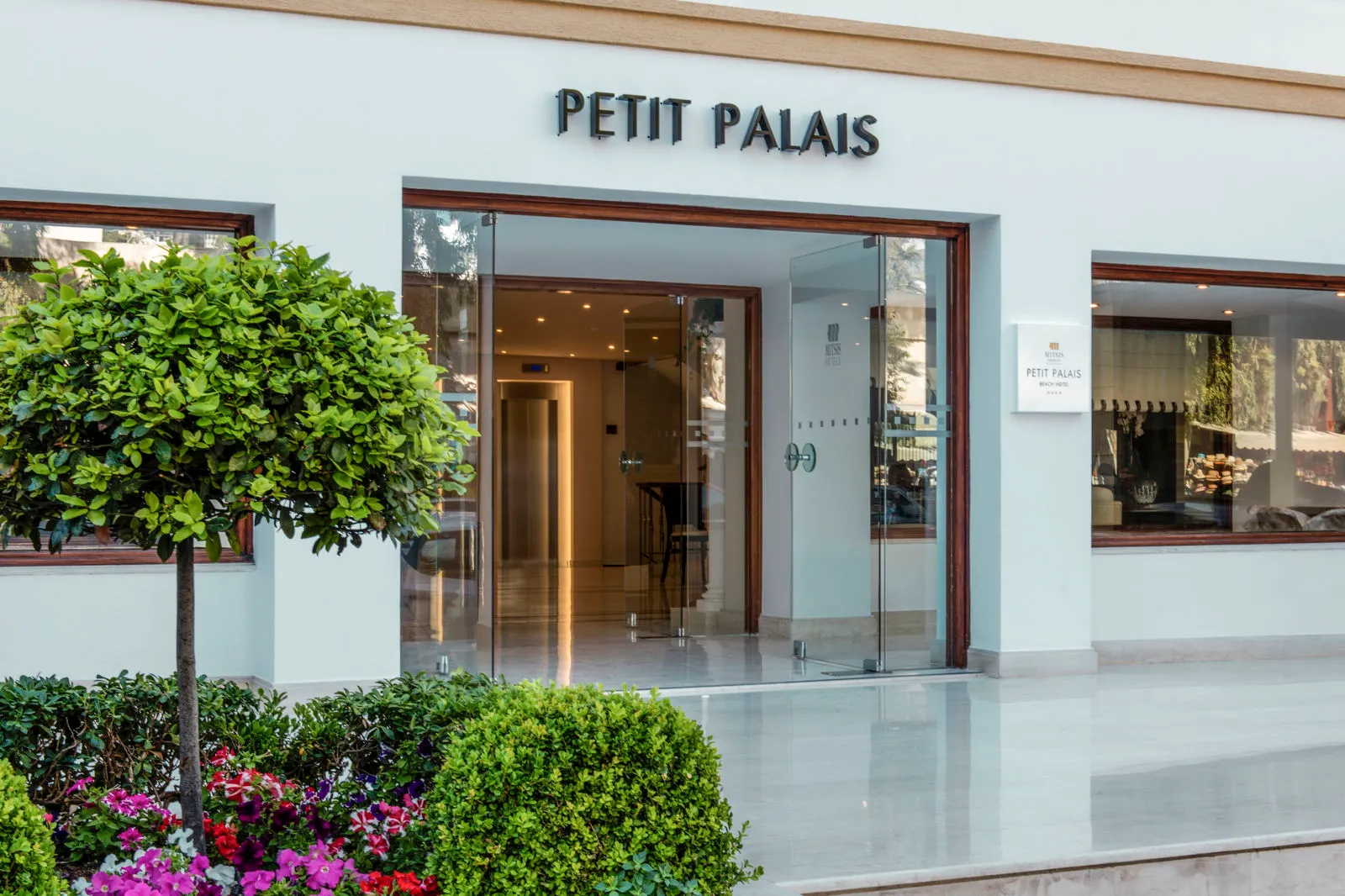 Canvas by Mitsis Petit Palais