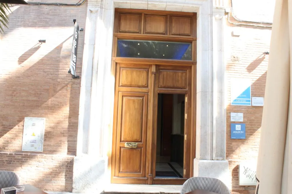 Life Apartments Alameda Colón