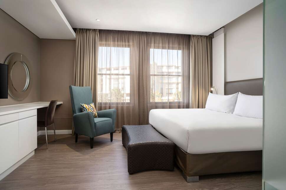 Protea Breakwater Lodge