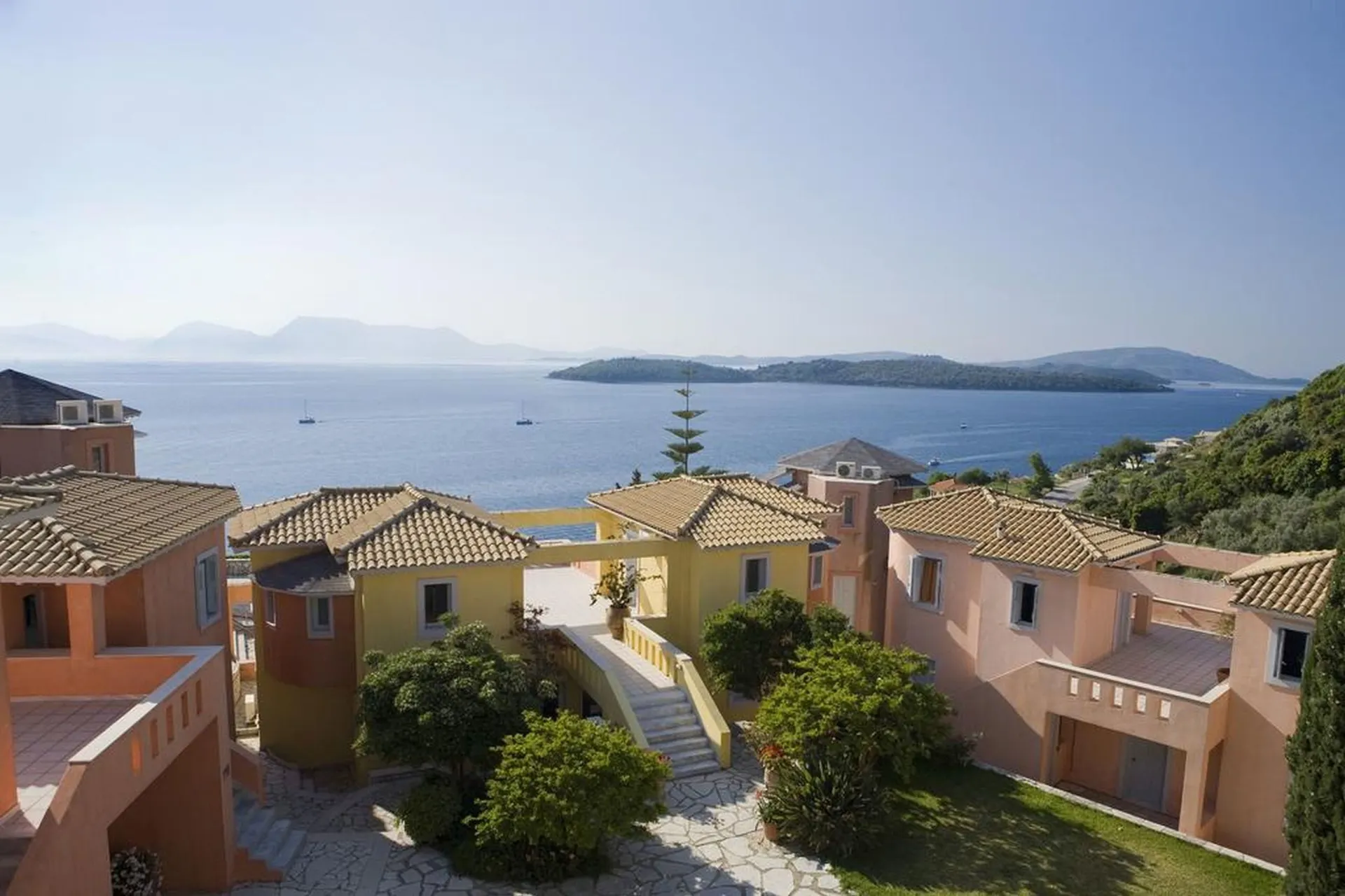 Red Tower Hotel&Suites