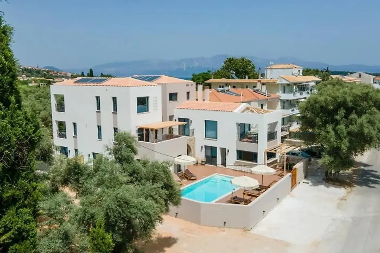 13 Keys Luxury Suites