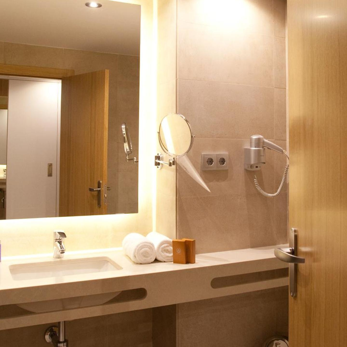 M.A. Hotel Sevilla Congresos