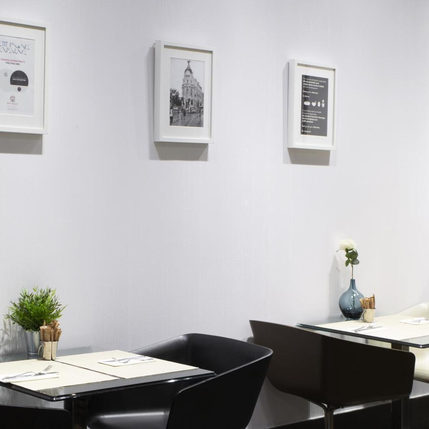 Petit Palace Tres Cruces