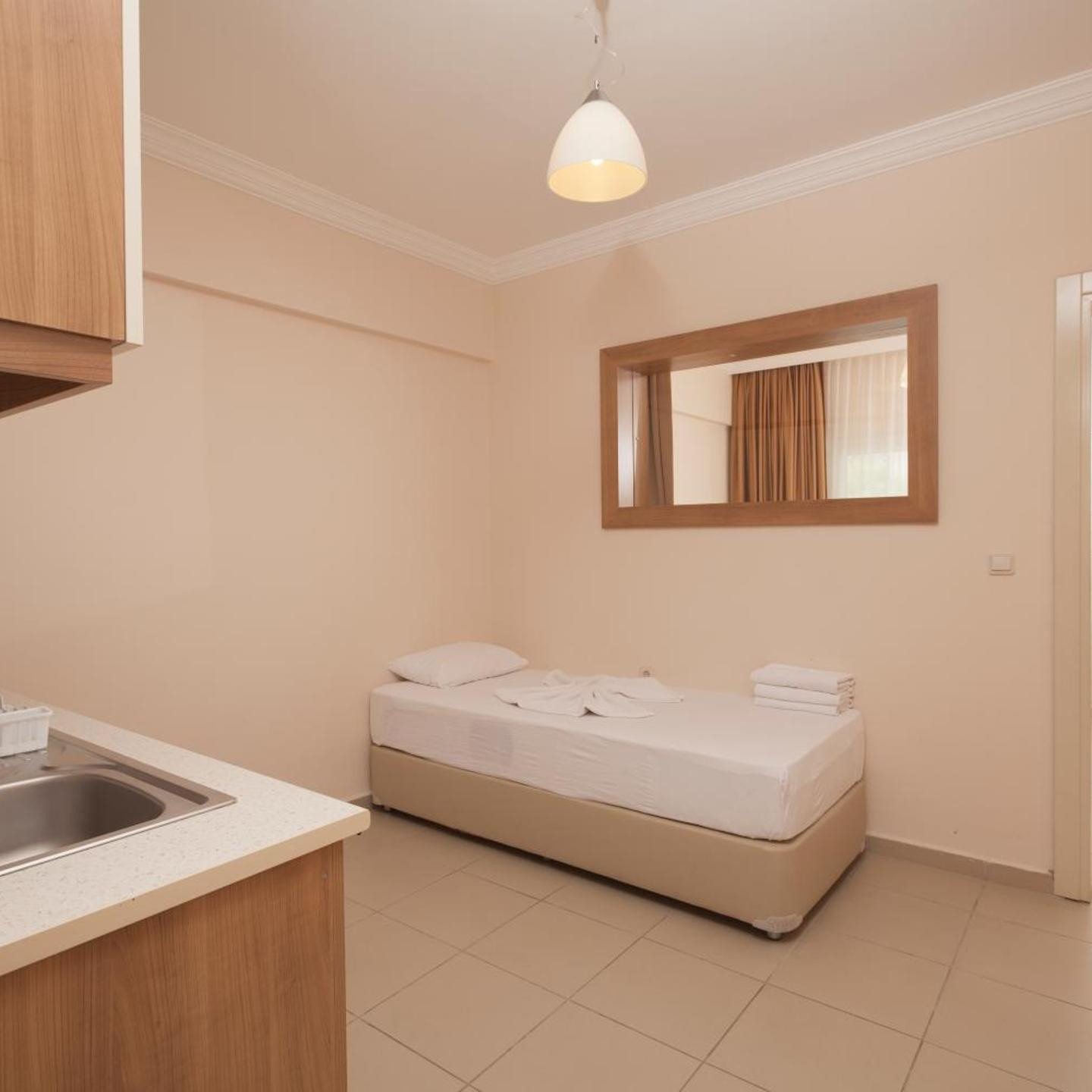 Catty Cats Garden Hotel