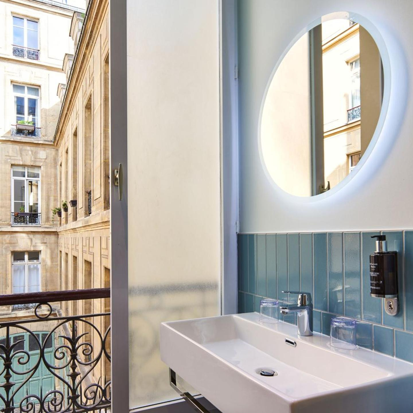 Hotel Magenta 38 by Happyculture