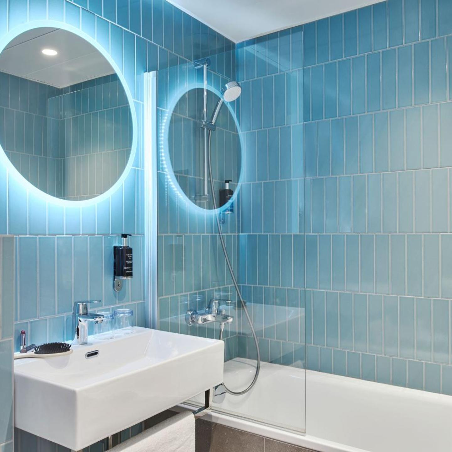 Hotel Magenta 38 by Happyculture