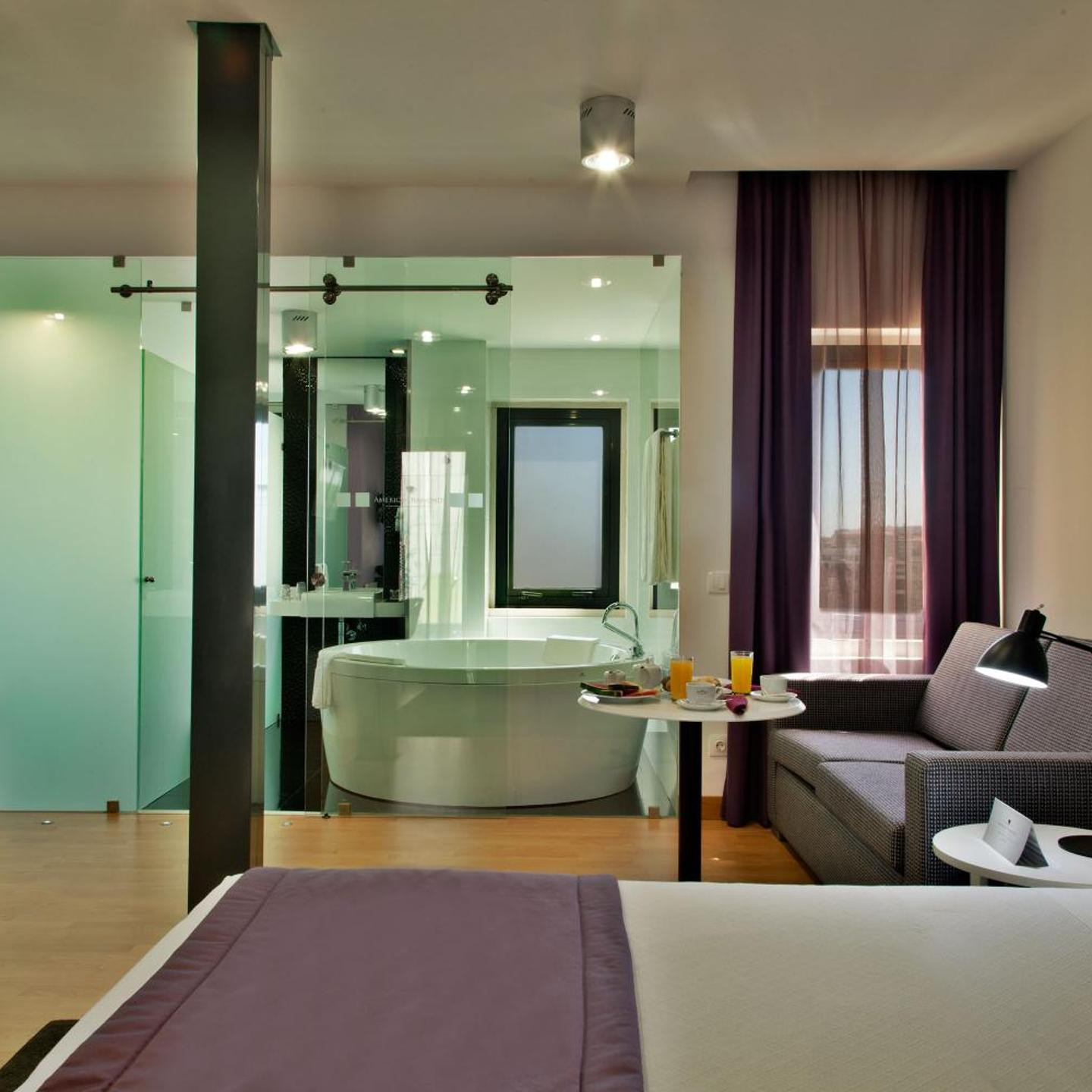 America Diamonds Hotel & Sushi Bar