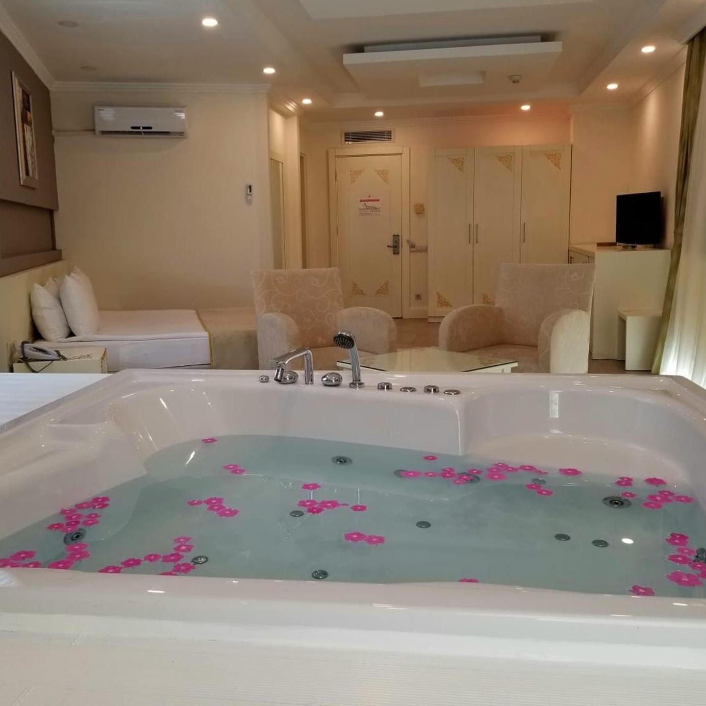 Crystal Admiral Resort Suites & Spa - Ultimate All Inclusive
