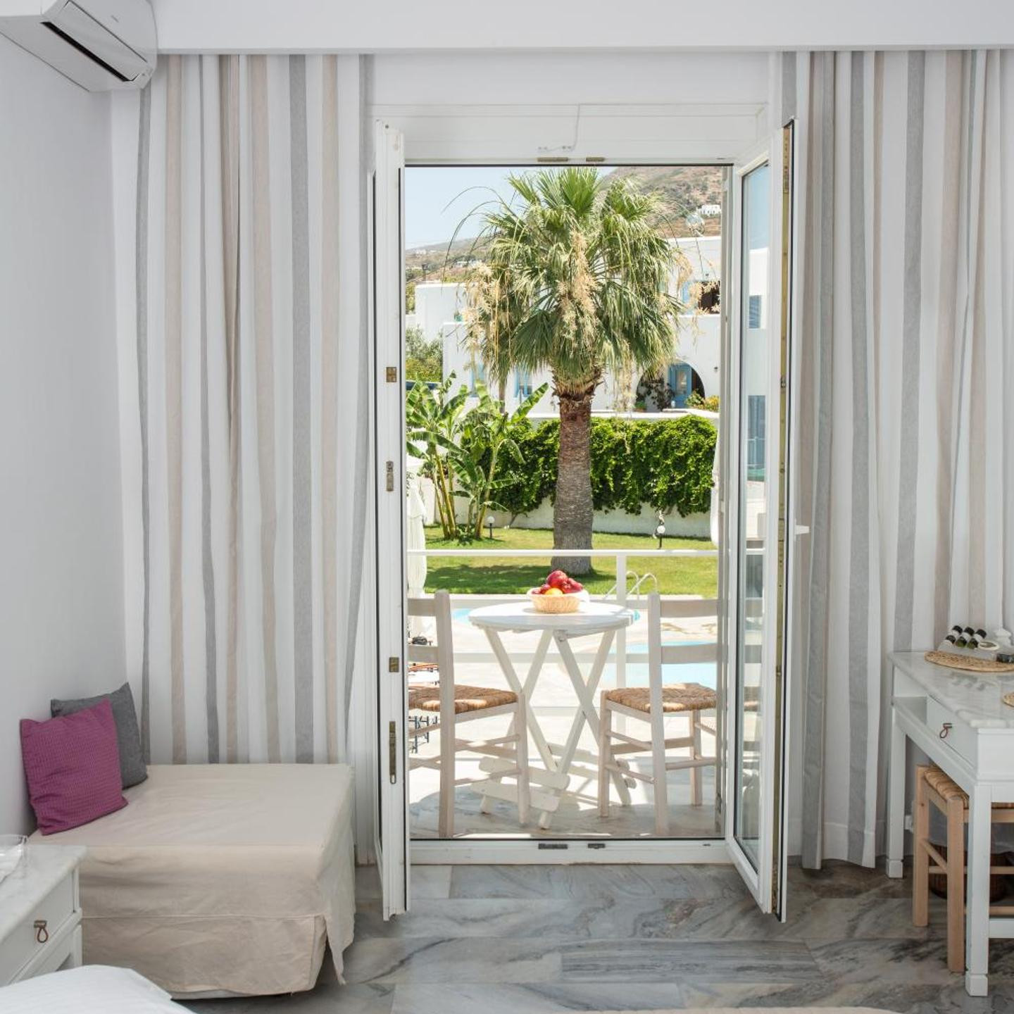 Polos Hotel Paros